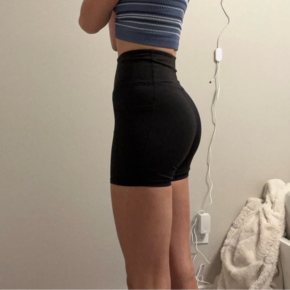 Women’s athletic shorts - Picture 6 of 7